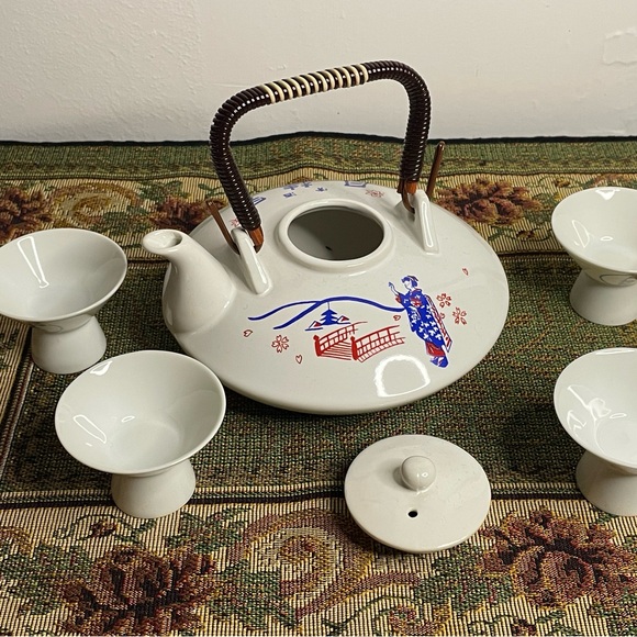 Ceramic Teapot Set with beautiful Design. - Picture 3 of 5